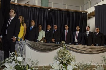 Foto - Cerimônia de posse do prefeito Altair foi acompanhada por centenas de pessoas no Seminário Santo Antonio