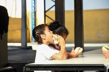 Foto - Prefeitura de Agudos serve Lanche Especial para cerca de 8 mil alunos das escolas municipais e estaduais 