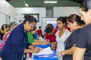 Foto - Prefeitura de Agudos começa a entregar kits de material escolar