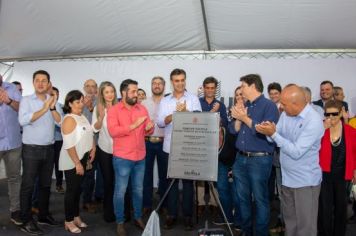 Foto - Governo entrega Creche Escola e libera recursos para construção de moradias em Agudos