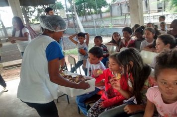 Foto - Prefeitura de Agudos começa a entregar kits de material escolar