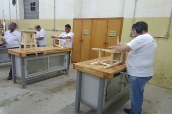Foto - Curso da Escola Municipal de Marcenaria