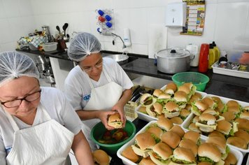 Foto - Prefeitura de Agudos serve Lanche Especial para cerca de 8 mil alunos das escolas municipais e estaduais 