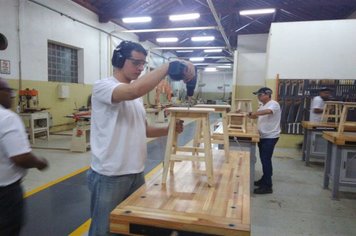 Foto - Curso da Escola Municipal de Marcenaria