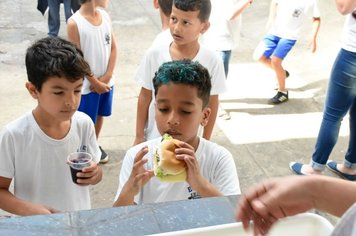 Foto - Prefeitura de Agudos serve Lanche Especial para cerca de 8 mil alunos das escolas municipais e estaduais 