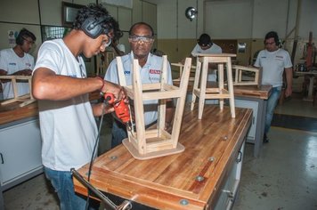 Foto - Curso da Escola Municipal de Marcenaria