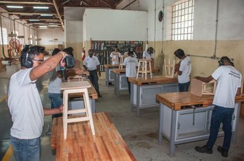 Foto - Curso da Escola Municipal de Marcenaria