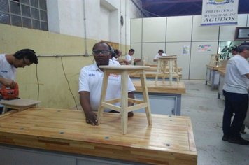 Foto - Curso da Escola Municipal de Marcenaria