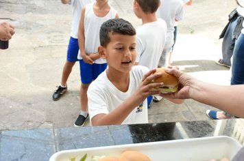 Foto - Prefeitura de Agudos serve Lanche Especial para cerca de 8 mil alunos das escolas municipais e estaduais 