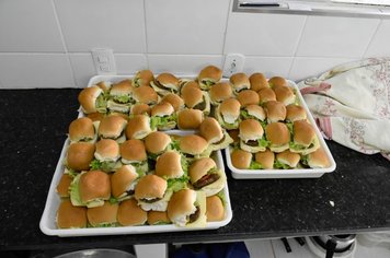 Foto - Prefeitura de Agudos serve Lanche Especial para cerca de 8 mil alunos das escolas municipais e estaduais 