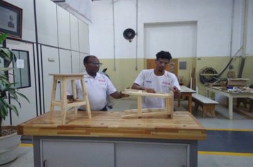 Foto - Curso da Escola Municipal de Marcenaria