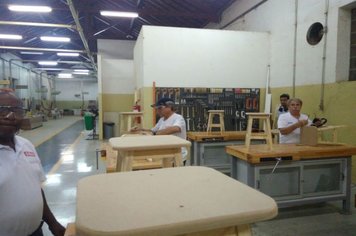 Foto - Curso da Escola Municipal de Marcenaria