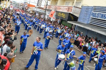 Mais de 10 mil participam de desfile cívico em Agudos