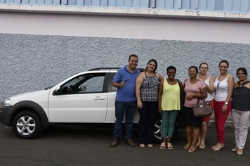 Prefeitura de Agudos recebe veículo para atendimentos sociais na área rural e Distrito de Domélia