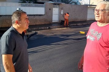 Prefeitura asfalta e faz recape de ruas em vários pontos de Agudos