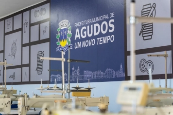 PREFEITURA DE AGUDOS REINAUGURA SALA DE COSTURA EM PARCERIA COM SENAI