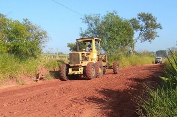 Prefeitura de Agudos realiza melhorias em quase 100 km de estradas em Domélia