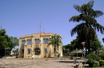 Prefeito Altair expede decreto para regularizar cargos em desvio de função