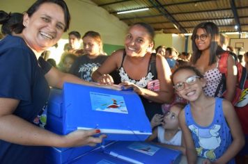 Kits de material escolar já foram entregues em cinco escolas de Agudos