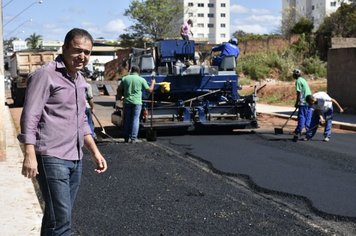 Prefeitura asfalta trecho das Ruas Capitão Francisco Avato e Fernando Machado 