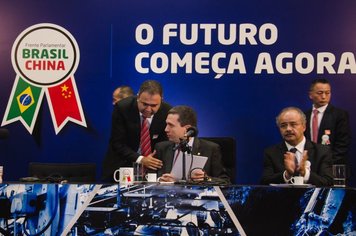Portifólio de Agudos é entregue em Fórum de Desenvolvimento Econômico em Brasília