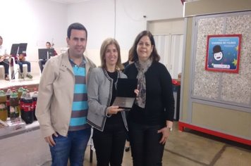 Diretoras aposentadas são homenageadas durante comemorações do aniversário de Agudos 