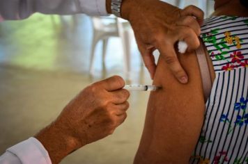 Agudos antecipa e vacinação para idosos com 63 anos ou mais começa hoje