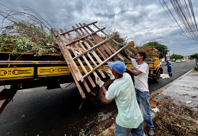 Em uma semana, Prefeitura de Agudos recolheu 180 caminhões de resíduos nos bairros