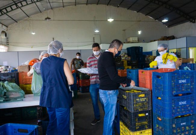 Prefeitura de Agudos completa entrega de kits de hortifrútis para alunos da rede municipal