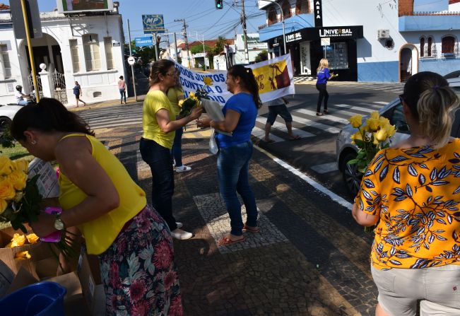 CAPS de Agudos entregará flores para marcar Dia Mundial de Prevenção ao Suicídio