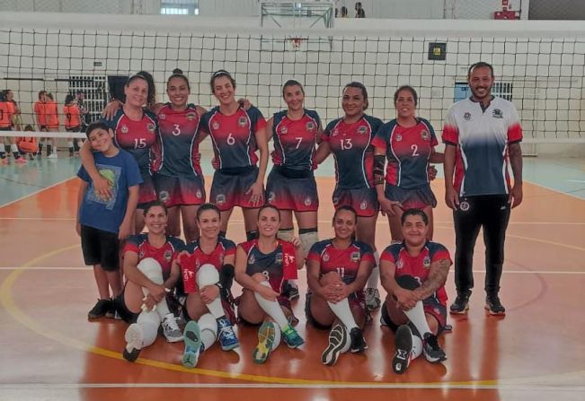 Vôlei feminino vence mais uma no torneio de aniversário da A.A.B.