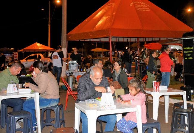 Neste sábado, dia 10 de agosto, tem Feirinha da Lua em Agudos