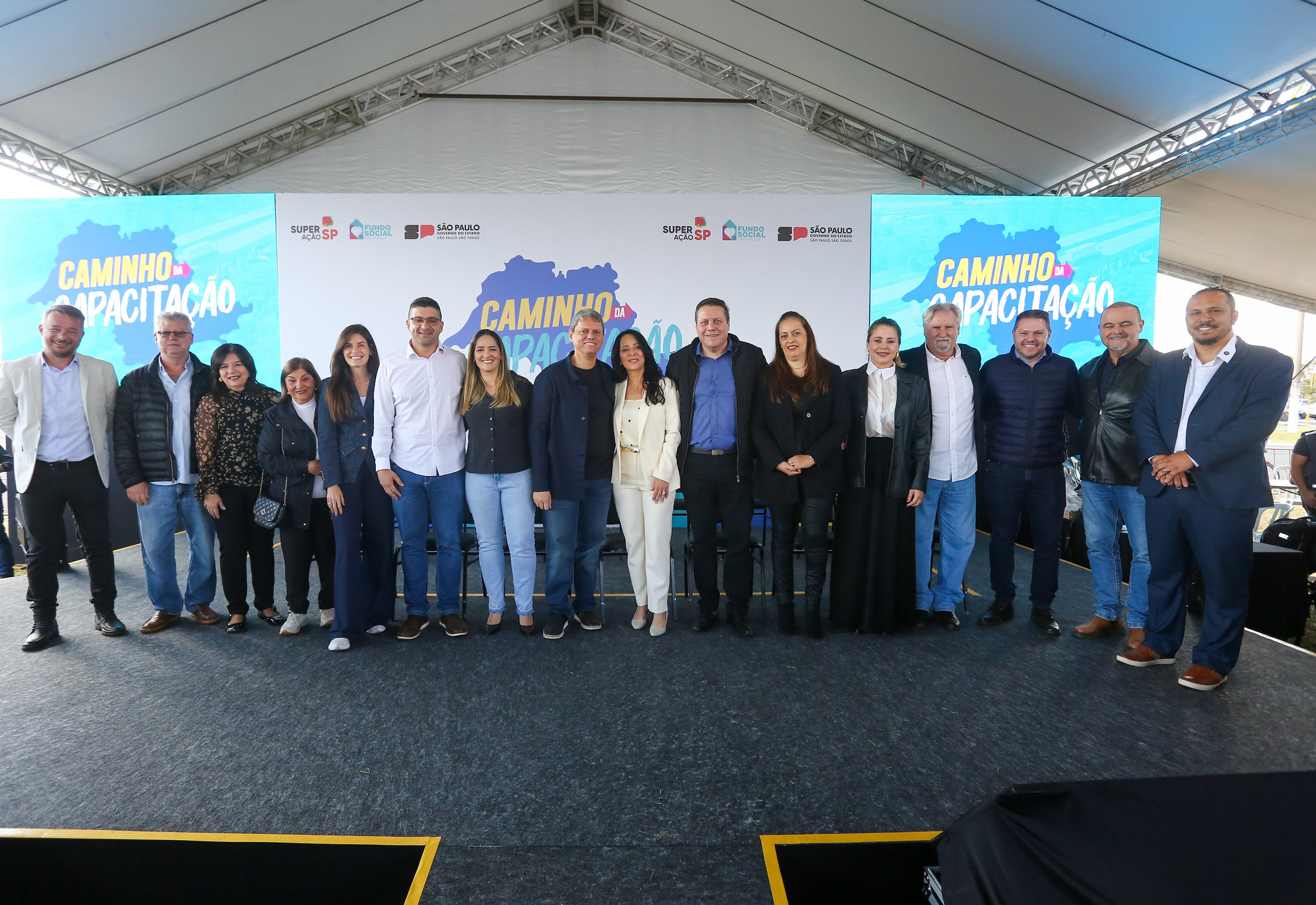 AGUDOS CELEBRA FORMATURA DO 