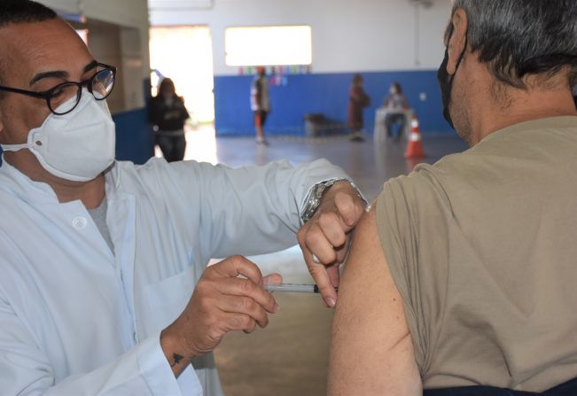 Agudos já aplicou quase 97 mil doses de vacina contra a Covid-19