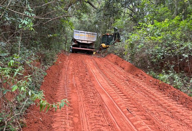 Prefeitura de Agudos faz manutenção de estradas rurais