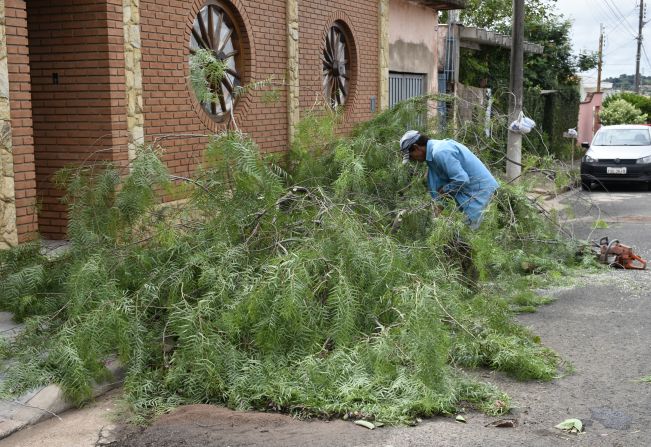 Prefeitura de Agudos divulga cronograma de coleta de galhos do mês de novembro