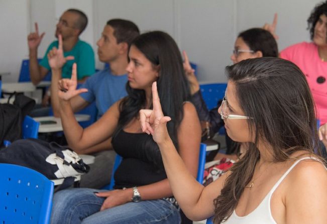 Curso de Libras tem vagas abertas em Agudos
