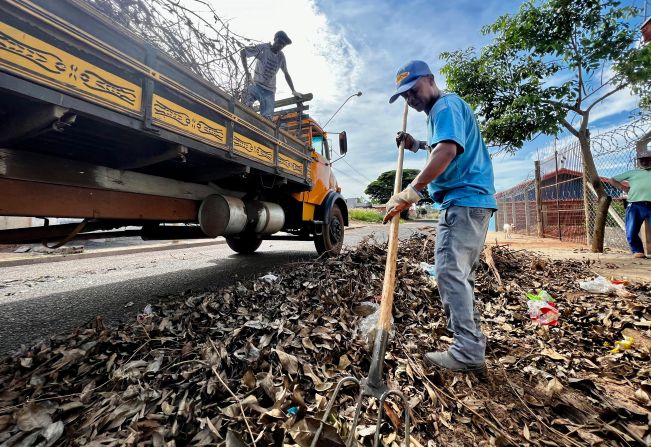 Prefeitura promove ações de limpeza e pede colaboração dos moradores