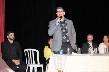 Dirigentes e educadores de Agudos participam da formação sobre bases da Educação