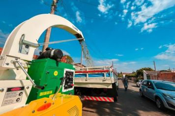 Picador de galhos adquirido pela Prefeitura de Agudos já está em funcionamento