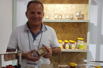 Apiário Açucena da Serra representa Agudos na Agrishow