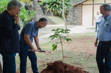 Prefeitura participa de inauguração do Espaço Arvorar da Duratex Agudos