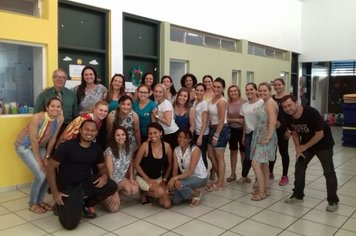 Escola Municipal de Agudos promove palestras de capacitação e promoção pessoal da equipe pedagógica e funcionários