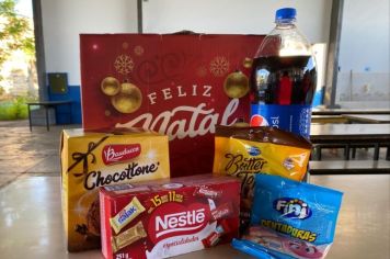 Entrega dos kits de natal dos alunos da rede municipal