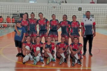 Vôlei feminino vence mais uma no torneio de aniversário da A.A.B.