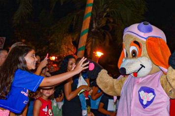 Público se emociona com Parada Natalina na rua Treze de Maio