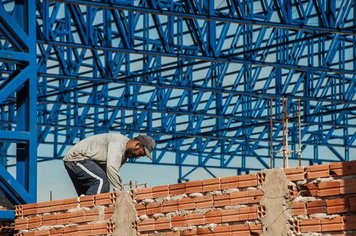 Prefeitura retoma obras de Ginásio de Esportes no bairro Professor Simões
