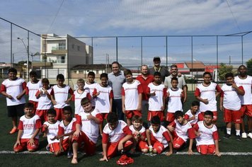 Prefeitura de Agudos começa distribuição de uniformes do Programa Atleta do Futuro