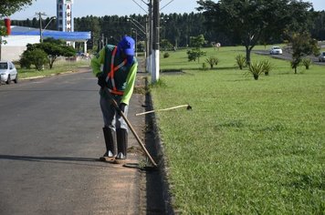 Prefeitura de Agudos reforça limpeza de áreas públicas em toda cidade