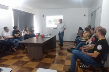 Equipe de fisioterapeutas participa de treinamento 